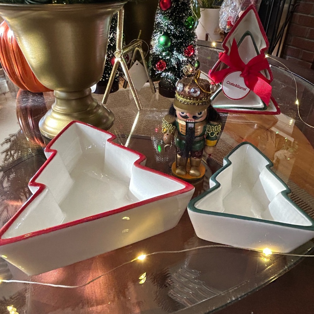 Crate&Barrel Festive Tree Ceramic Dish Set - Red and Green